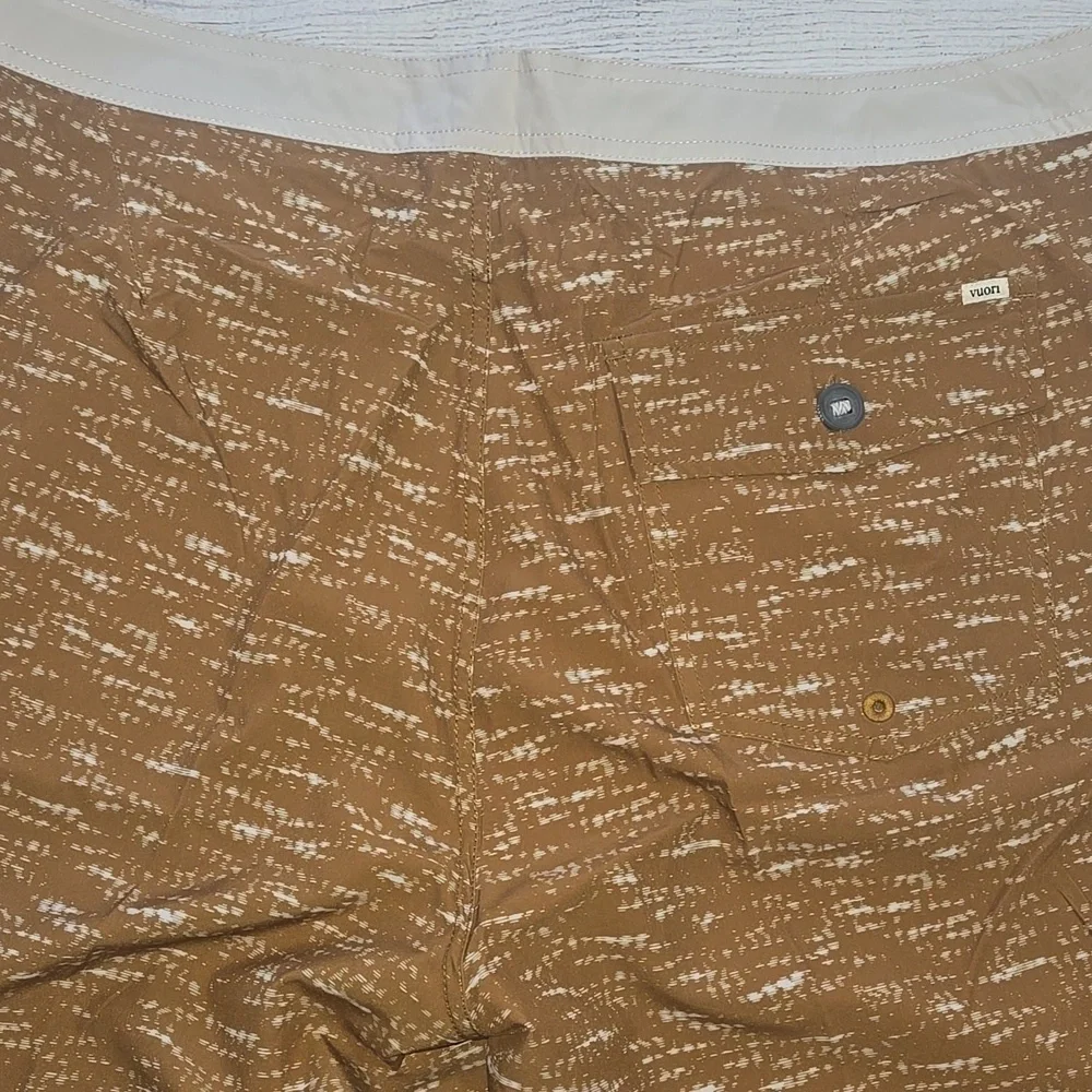 Vuori Men's Cruise Boardshort Caramel Slub Size 38 NWT